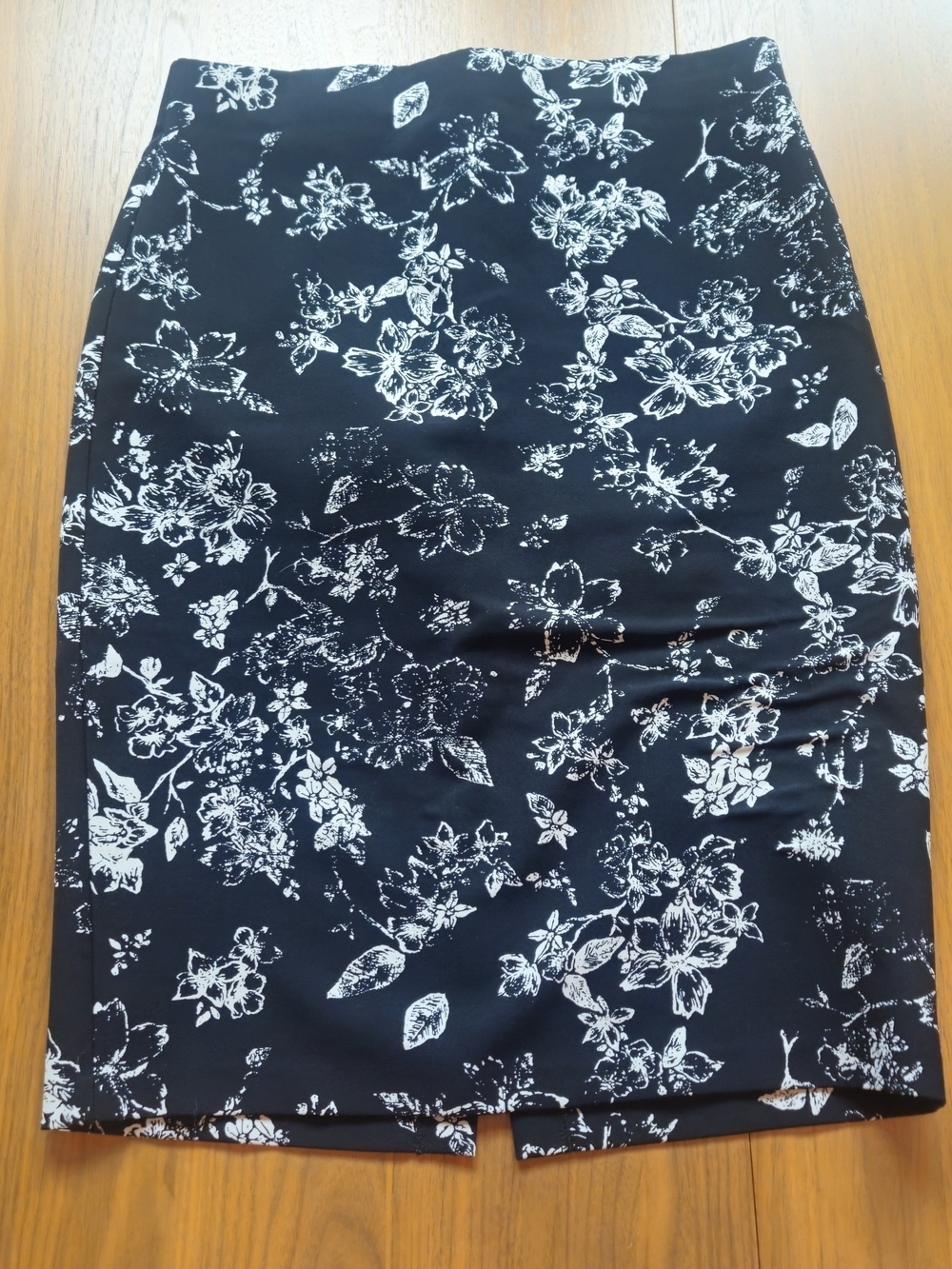 Philosophy Women's Black Floral Pencil Skirt - Size 6